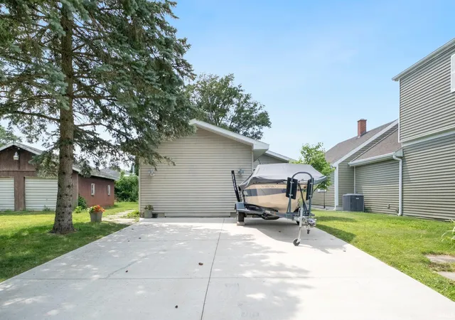 36th image of 11869 N Forest Dr, Syracuse, IN 46567 | MLS# 202624944