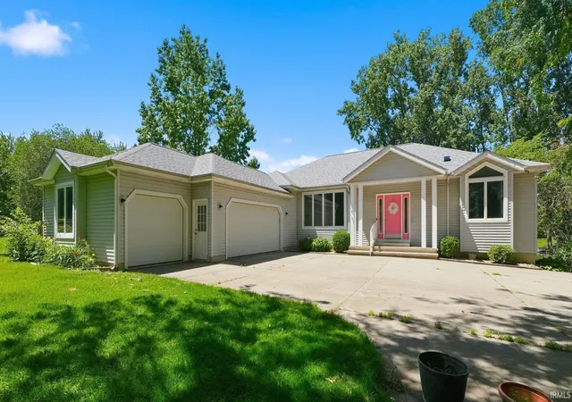 1st image of 1817 Deer Trl, Warsaw, IN 46580 | MLS# 202624946