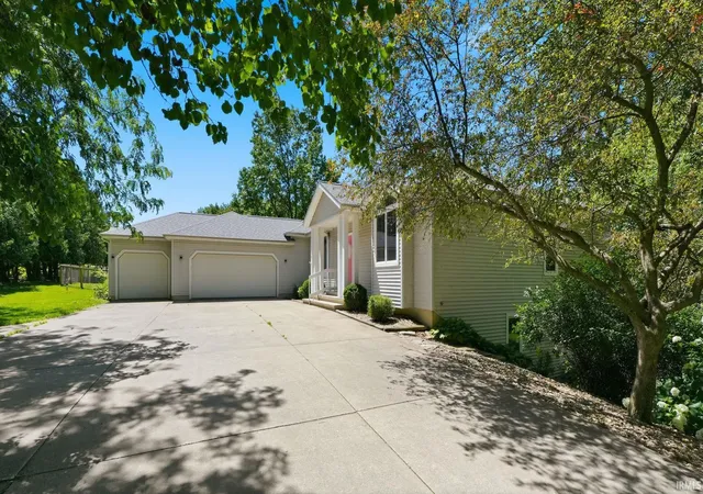 2nd image of 1817 Deer Trl, Warsaw, IN 46580 | MLS# 202624946