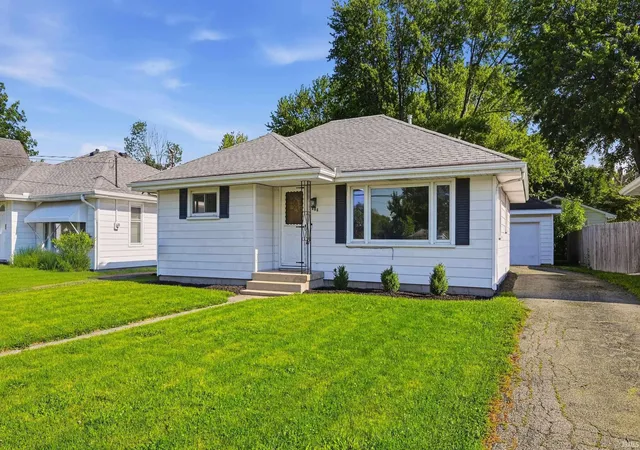 Photo 2 of Sale Pending at 204 W Cromer Ave, Muncie, IN 47303 | MLS# 202624961 | Listing updated on 2026-07-01