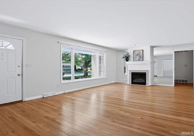 Photo 3 of Manufactured home for sale at 811 S Eastside Dr, Bloomington, IN 47401 | MLS# 202624969 | Listing updated on 2026-09-21