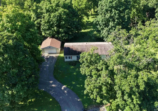 4th image of 1852 Hancock Ave, Mitchell, IN 47446 | MLS# 202624975