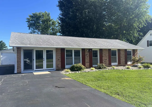 Homes for sale in Linton, IN | 1818 Oak St, Linton, IN 47441 | MLS# 202625019