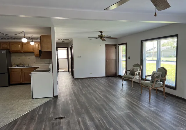 5th image of 1818 Oak St, Linton, IN 47441 | MLS# 202625019