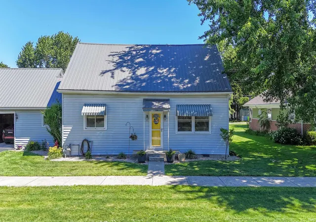Photo 2 of Manufactured home for sale at 230 W Allen St, Markle, IN 46770 | MLS# 202625045 | Listing updated on 2026-09-30