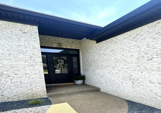 Photo 3 of Sale Pending at 4244 Meadowbrook Ln, Newburgh, IN 47630 | MLS# 202625056 | Listing updated on 2026-07-11