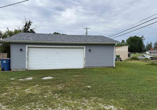 4th image of 542 E Sycamore St, Jasonville, IN 47438 | MLS# 202625059