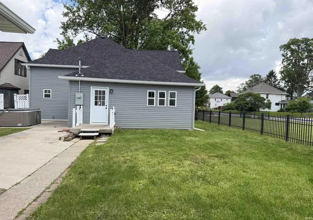 Photo 3 of Manufactured home for sale at 1007 W Sycamore St, Kokomo, IN 46901 | MLS# 202625066 | Listing updated on 2026-06-26