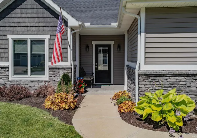 Photo 3 of Sale Pending at 9807 Oak Trl Rd, Fort Wayne, IN 46825 | MLS# 202625073 | Listing updated on 2026-08-20