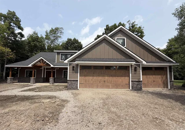 Photo 1 of Sale Pending at 8121 Rothman Rd, Fort Wayne, IN 46835 | MLS# 202625075 | Listing updated on 2026-09-01