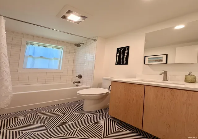 Photo 3 of Manufactured home for sale at 816 S Anna Lee Ln, Bloomington, IN 47403 | MLS# 202625077 | Listing updated on 2026-09-19