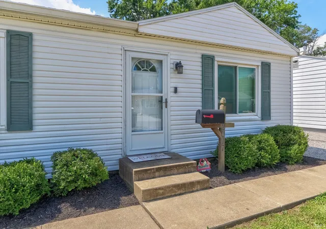 2nd image of 2017 Shelby Ave, Evansville, IN 47714 | MLS# 202625138