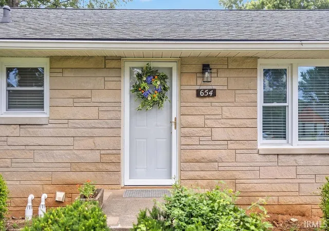 Photo 3 of Manufactured home for sale at 654 W Ladd Ave, Bloomington, IN 47403 | MLS# 202625162 | Listing updated on 2026-09-22
