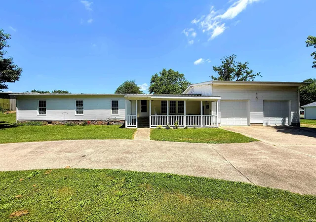 Manufactured home for sale at 102 W Williams St, Loogootee, IN 47553 | MLS# 202625170