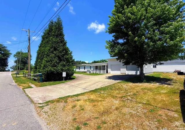 Photo 3 of Manufactured home for sale at 102 W Williams St, Loogootee, IN 47553 | MLS# 202625170 | Listing updated on 2026-09-02