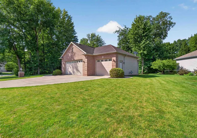 Photo 3 of Sale Pending at 11015 La Cabreah Ln, Fort Wayne, IN 46845 | MLS# 202625193 | Listing updated on 2026-08-26