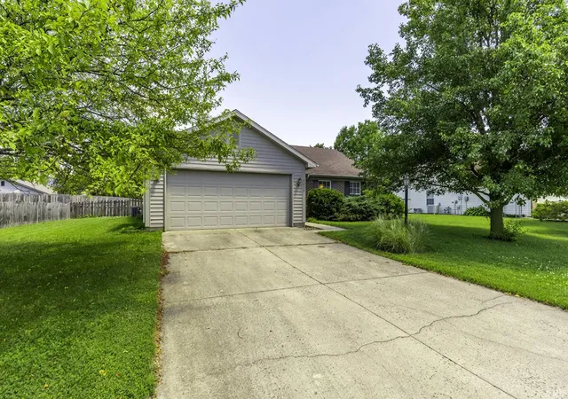 Photo 2 of Sale Pending at 6428 Copper Crk Pl, Fort Wayne, IN 46835 | MLS# 202625195 | Listing updated on 2026-06-28