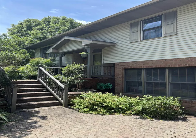 Photo 3 of Manufactured home for sale at 1523 S Red Leaf Dr, Evansville, IN 47712 | MLS# 202625213 | Listing updated on 2026-09-03