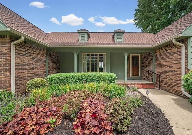 Photo 3 of Manufactured home for sale at 329 N Manor Dr, Williamsport, IN 47993 | MLS# 202625233 | Listing updated on 2026-07-22