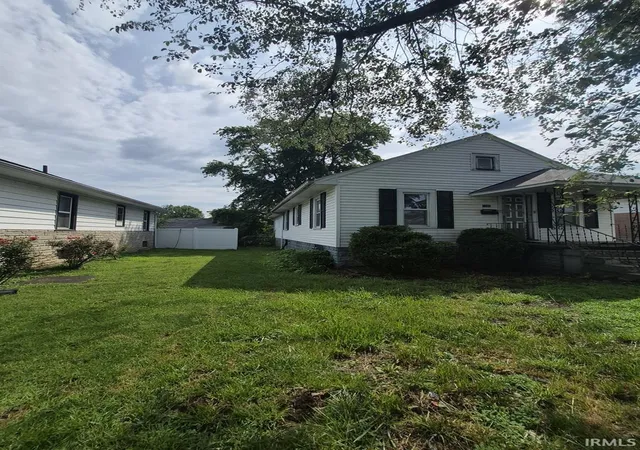 3rd image of 1206 Nicholas St, Vincennes, IN 47591 | MLS# 202625241