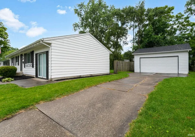 Homes for sale in Mishawaka, IN | 749 E 11th St, Mishawaka, IN 46544 | MLS# 202625243