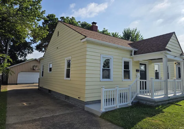 Photo 2 of Sale Pending at 2116 Washington Ave, Evansville, IN 47714 | MLS# 202625246 | Listing updated on 2026-07-10