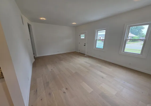 Photo 4 of Sale Pending at 2116 Washington Ave, Evansville, IN 47714 | MLS# 202625246 | Listing updated on 2026-07-10