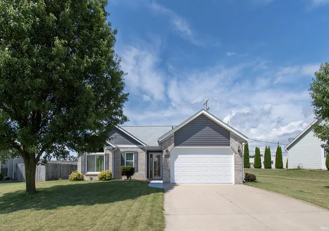 Photo 2 of Sale Pending at 1503 Knoll Crst Dr, Kendallville, IN 46755 | MLS# 202625262 | Listing updated on 2026-07-17