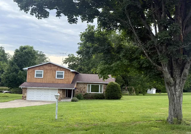 Homes for sale in Spencer, IN | 2919 Schooling Rd, Spencer, IN 47460 | MLS# 202625265