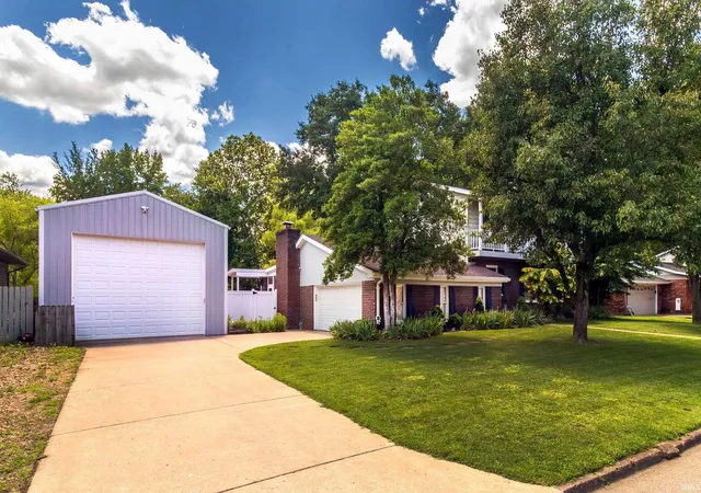 2nd image of 406 Holly Hill Dr, Evansville, IN 47710 | MLS# 202625270