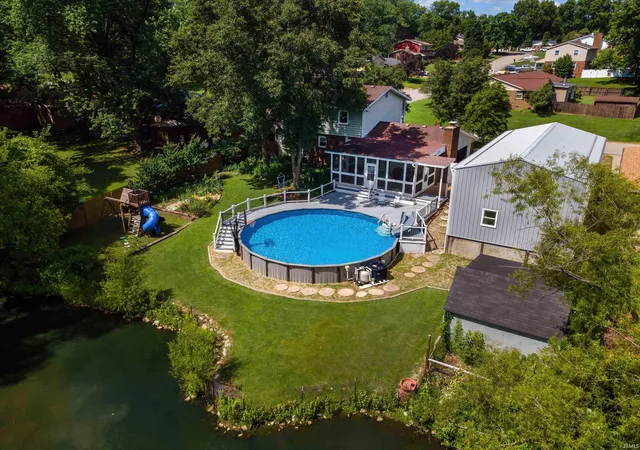 3rd image of 406 Holly Hill Dr, Evansville, IN 47710 | MLS# 202625270