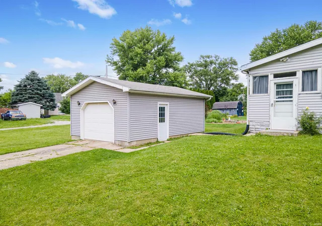 2nd image of 528 Michigan St, Wabash, IN 46992 | MLS# 202625277