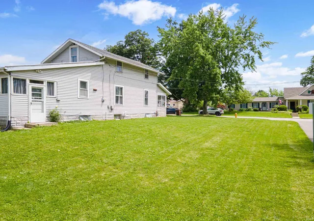 3rd image of 528 Michigan St, Wabash, IN 46992 | MLS# 202625277