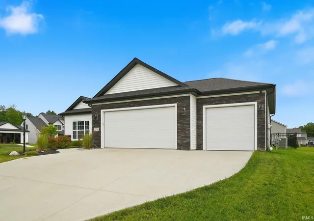 Photo 3 of Sale Pending at 1776 Muruntau Grv, Fort Wayne, IN 46845 | MLS# 202625298 | Listing updated on 2026-07-14