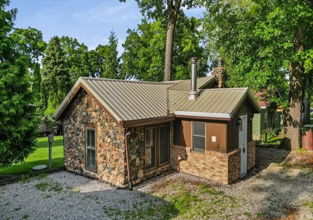 Homes for sale in Monticello, IN | 3935 E Parses Rd, Monticello, IN 47960 | MLS# 202625299