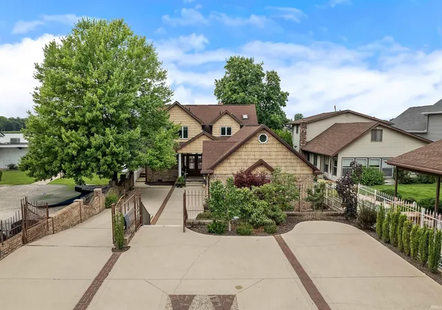 Photo 3 of Sale Pending at 2424 Country Clb Dr, Rochester, IN 46975 | MLS# 202625304 | Listing updated on 2026-07-29