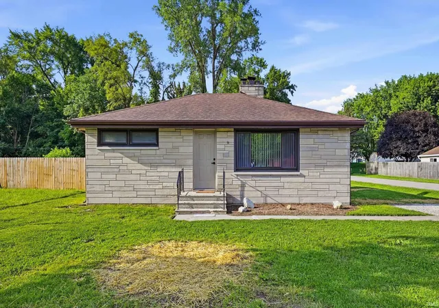 Homes for sale in Muncie, IN | 3021 W 26th St, Muncie, IN 47302 | MLS# 202625312