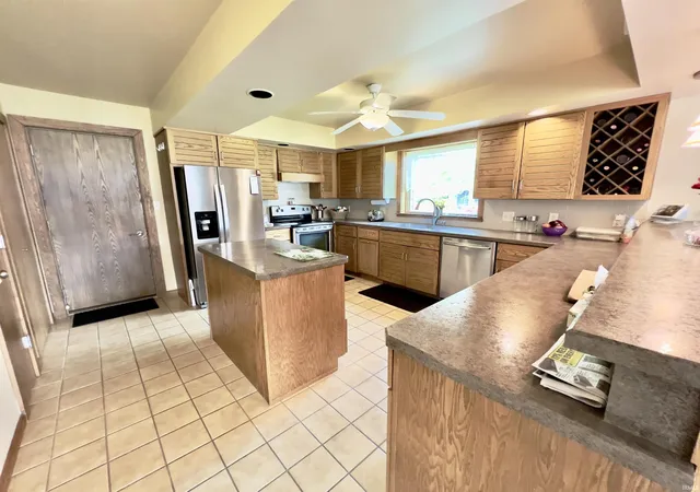 3rd image of 4687 E Country Cove Dr, Syracuse, IN 46567 | MLS# 202625322