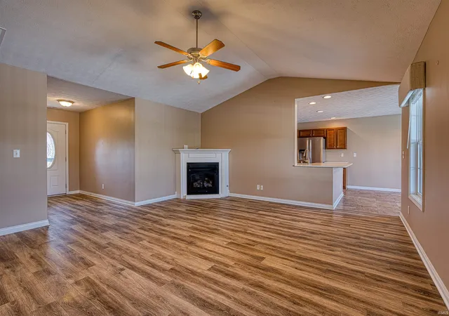 4th image of 3943 Jazmyne Ct, Evansville, IN 47711 | MLS# 202625325