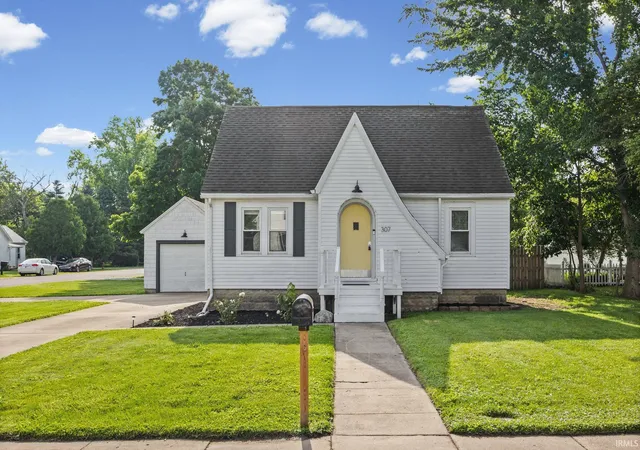 Homes for sale in Fowler, IN | 307 N Jackson Ave, Fowler, IN 47944 | MLS# 202625326