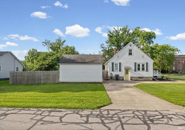 Homes for sale in Fowler, IN | 307 N Jackson Ave, Fowler, IN 47944 | MLS# 202625326