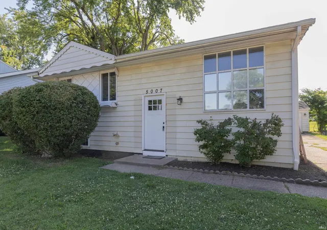 Photo 1 of Sale Pending at 5007 Manor Ct, Evansville, IN 47710 | MLS# 202625330 | Listing updated on 2026-06-28