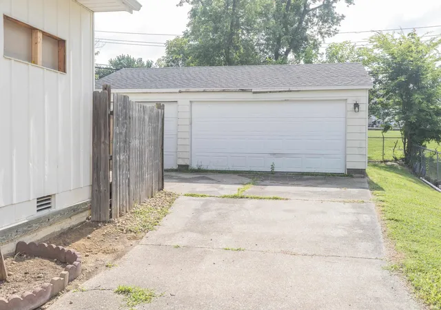 Photo 29 of Sale Pending at 5007 Manor Ct, Evansville, IN 47710 | MLS# 202625330 | Listing updated on 2026-06-28