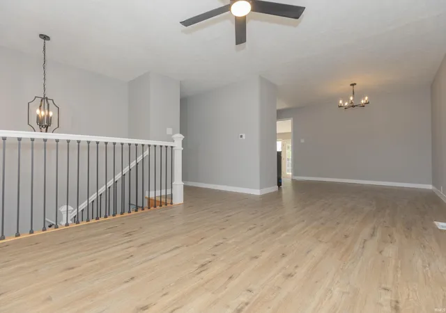 Photo 2 of Sale Pending at 5007 Manor Ct, Evansville, IN 47710 | MLS# 202625330 | Listing updated on 2026-06-28