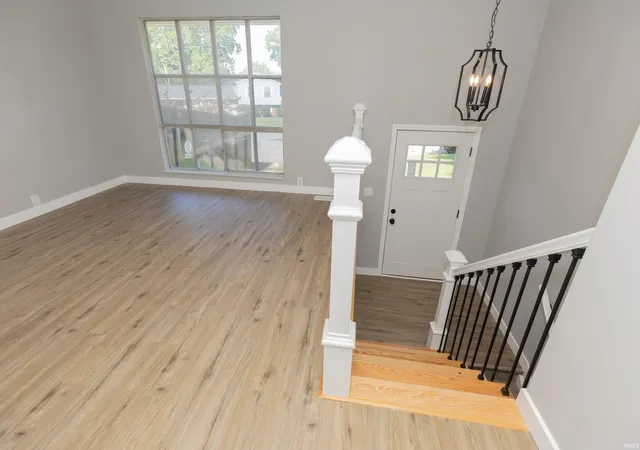 Photo 3 of Sale Pending at 5007 Manor Ct, Evansville, IN 47710 | MLS# 202625330 | Listing updated on 2026-06-28