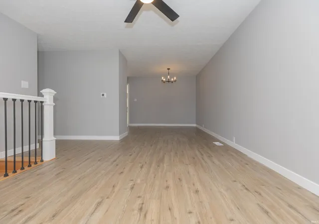 Photo 3 of Sale Pending at 5007 Manor Ct, Evansville, IN 47710 | MLS# 202625330 | Listing updated on 2026-06-28