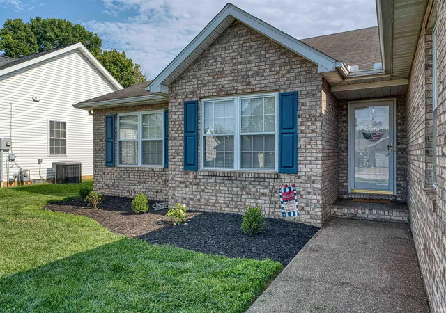 Photo 3 of Sale Pending at 728 Strawberry Hl Rd, Evansville, IN 47711 | MLS# 202625346 | Listing updated on 2026-07-06