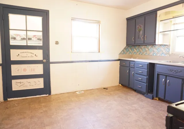 Photo 3 of Sale Pending at 800 W Lusher Ave, Elkhart, IN 46517 | MLS# 202625372 | Listing updated on 2026-08-04
