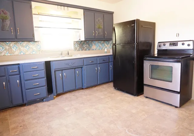 Photo 4 of Sale Pending at 800 W Lusher Ave, Elkhart, IN 46517 | MLS# 202625372 | Listing updated on 2026-08-04