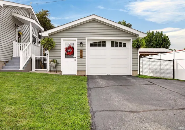 3rd image of 322 S 2Nd St, Ellettsville, IN 47429 | MLS# 202625393